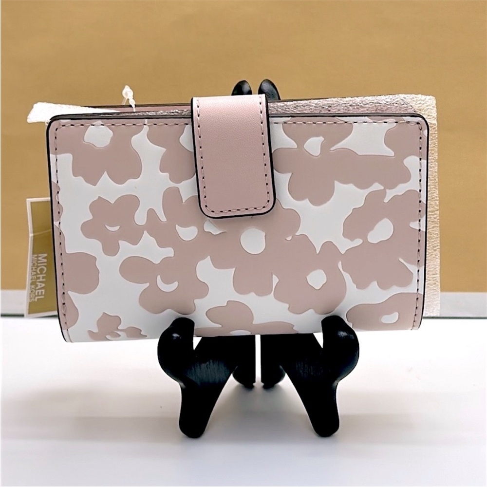 Michael Kors Pink and White Floral Wallet - Picture 2 of 16